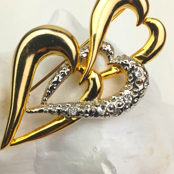 ❤️BUNDLE ONLY❤️ Triple Heart Gold Tone Rhinestone Encrusted Brooch - Picture 2 of 5